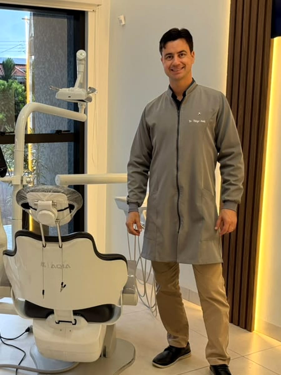 Dr. Thiago Nonis de Oliveira na Nonis Odontologia